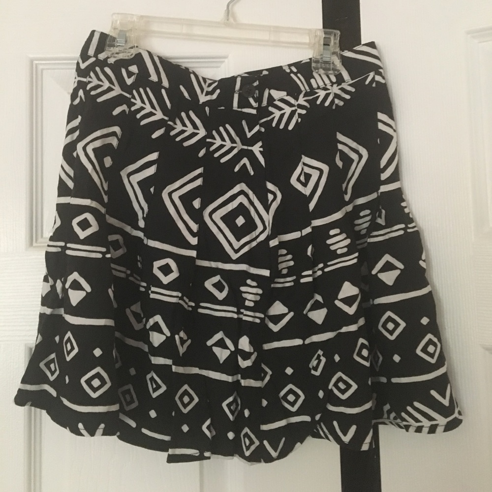 Forever21 Black/White Tribal Pattern Skirt XS